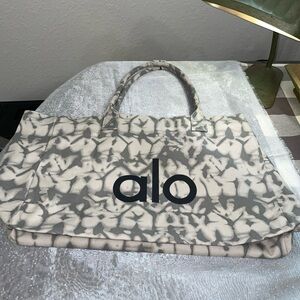 ALO Yoga Black and Cream Tote Bag